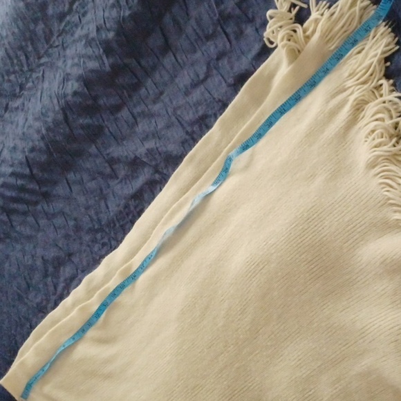 🍭🌹Cozy Cream Fringe Scarf - Picture 4 of 6